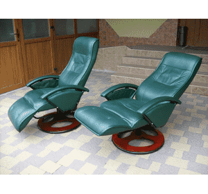 Відпочинкове шкіряне крісло з масажем (6090)