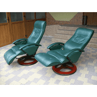 Відпочинкове шкіряне крісло з масажем (6090)
