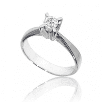 Перстень на заручини з діамантом