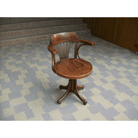 Деревяний круглий стілець (6046)