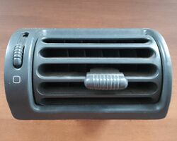 Дефлектор левый (детали панели, торпеды, консоли, салона, жалюзи воздуховода) Citroen Jumpy (1995-2004) 1461979698,1461979077