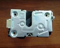 Замок боковой правой сдвижной двери электрический Nissan Kubistar (1997-2008) 8200051733,05.0149,ATT5050149,FT95114,6060ZC4 Замок боковой правой сдвижной двери электрический Nissan Kubistar (1997-2008) 8200051733,05.0149,ATT5050149,FT95114,6060ZC4