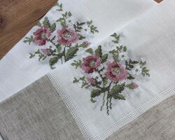 Серветка лляна з вишивкою, 85х85 Серветка лляна з вишивкою, 85х85