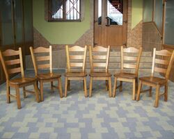 Комплект деревяних стільців (6355)