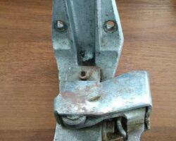 Ролик боковой правой сдвижной двери нижний с рычагом Ситроен С25 / Citroen C25 (1982-1990) Ролик боковой правой сдвижной двери нижний с рычагом Ситроен С25 / Citroen C25 (1982-1990)