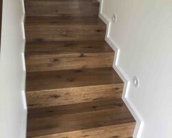 Сучасні дубові сходи у Львові виготовлення та монтаж Сучасні дубові сходи у Львові виготовлення та монтаж