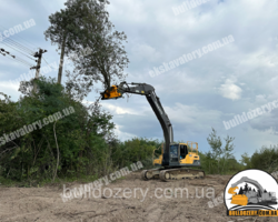 Гусеничний екскаватор Volvo 300 для розліснення дерев. Викорчовувач дерев. Гусеничний екскаватор Volvo 300 для розліснення дерев. Викорчовувач дерев.
