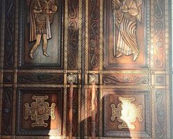 Дубові церковні двері від виробника Дубові церковні двері від виробника