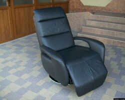 Нове шкіряне крісло-реклайнер (4417). ДНІПРО