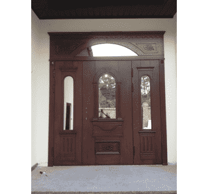 двері в приватний будинок