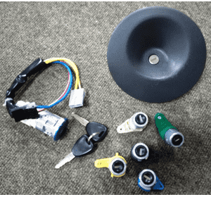 Замок зажигания / крышка бензобака / личинки замка комплект Nissan Kubistar (1997-2008) 7701472590,VAL256881,FT82339,FT94153,DF32506 Замок зажигания / крышка бензобака / личинки замка комплект Nissan Kubistar (1997-2008) 7701472590,VAL256881,FT82339,FT94153,DF32506