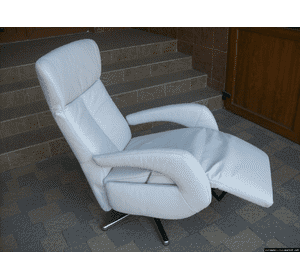 Нове шкіряне крісло-реклайнер (5565)