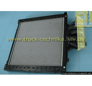 Радіатор системи охолодження двигуна MAN TGA TGS TGX комплектний з рамкою та бачком 765*938*42 Радіатор системи охолодження двигуна MAN TGA TGS TGX комплектний з рамкою та бачком 765*938*42