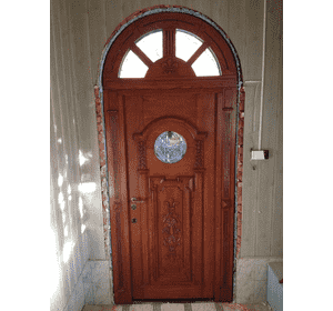 двері в приватний будинок