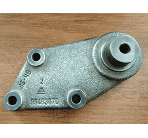 Кронштейн крепления ролика ГРМ верхний Renault Trafic (1980-2001) 2.5D/TD 99483670,98469896 Кронштейн крепления ролика ГРМ верхний Renault Trafic (1980-2001) 2.5D/TD 99483670,98469896