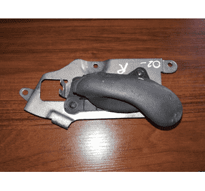 Ручка двери передней правой внутренняя + кронштейн крепления Peugeot Boxer II (2002-2006) 911753,735306122, FT9208407, MG60/145 Ручка двери передней правой внутренняя + кронштейн крепления Peugeot Boxer II (2002-2006) 911753,735306122, FT9208407, MG60/145