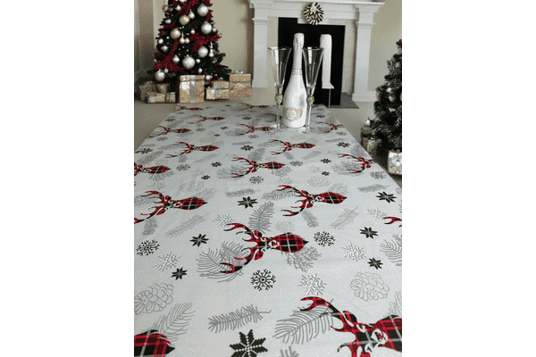 Новорічна скатертина 150х220 в асортименті - ЛьвівМаркет Новорічна скатертина 150х220 в асортименті - LvivMarket.net