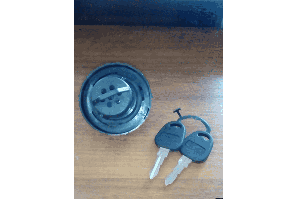 Крышка топливного бака с ключом на Fiat Doblo (2000-2005) 46785426, 1508G3 , CY86249 - ЛьвівМаркет Крышка топливного бака с ключом на Fiat Doblo (2000-2005) 46785426, 1508G3 , CY86249 - LvivMarket.net