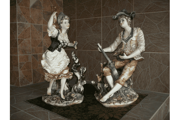 Пара фарфорових статуеток Capodimonte  (6083) - ЛьвівМаркет Пара фарфорових статуеток Capodimonte  (6083) - LvivMarket.net
